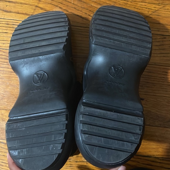Louis Vuitton sneakers size 37 US 7 - Picture 3 of 3